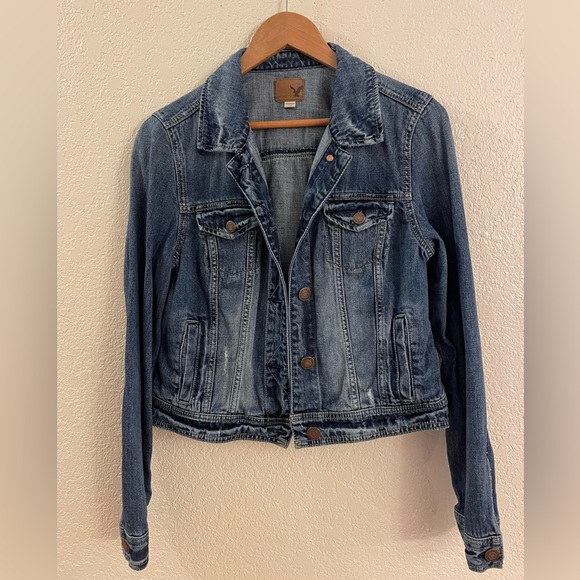 American Eagle size Large denim jacket. Cropped, lightly distressed - Picture 1 of 4